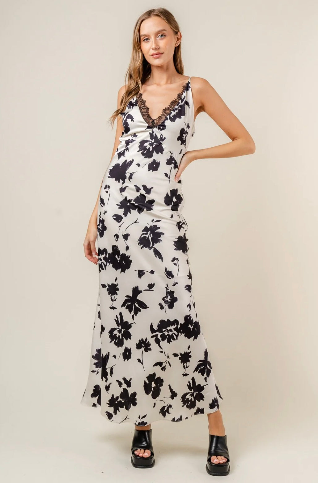 Vestido Floral Ivory Black